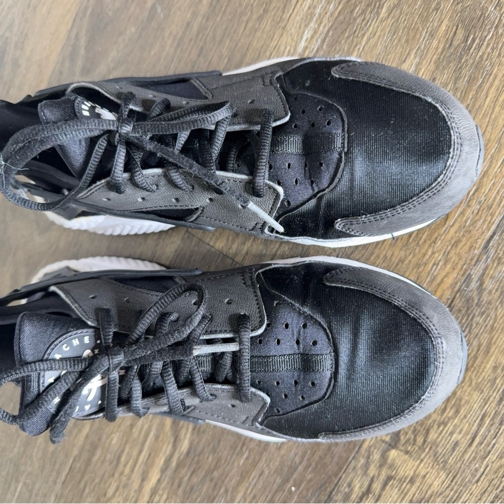 Black Nike Air Huarache Run Sneakers Size 10.5 - Picture 2 of 9